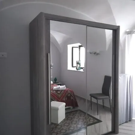 Tourist House La Castellana * Katania